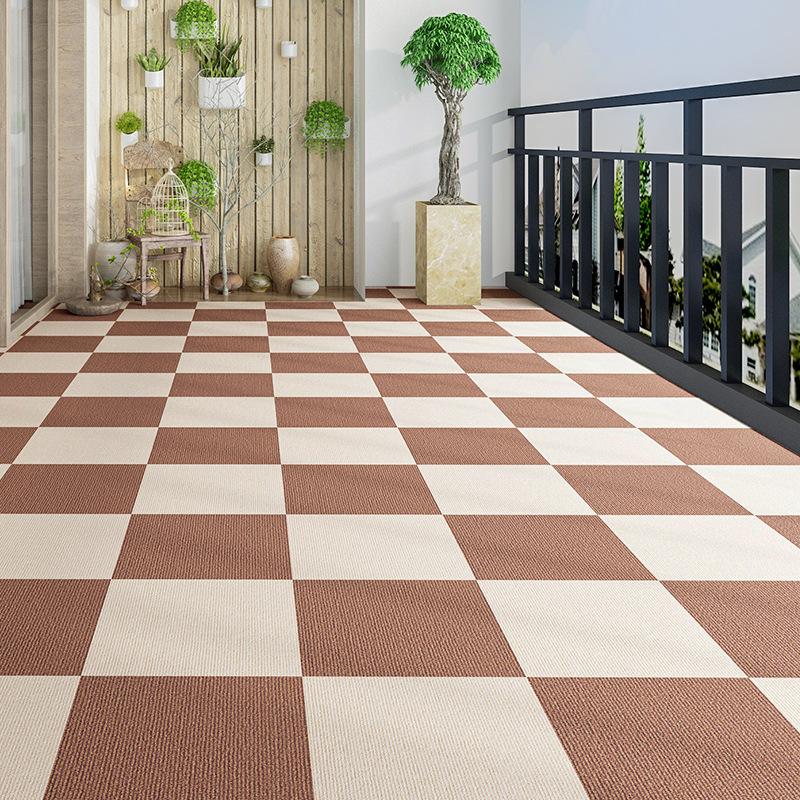 24 Stück Klebe- und Stick-Teppichfliesen, selbstklebend 12x12 Zoll, einfache Installation für Küche, Wohnzimmer, Keller